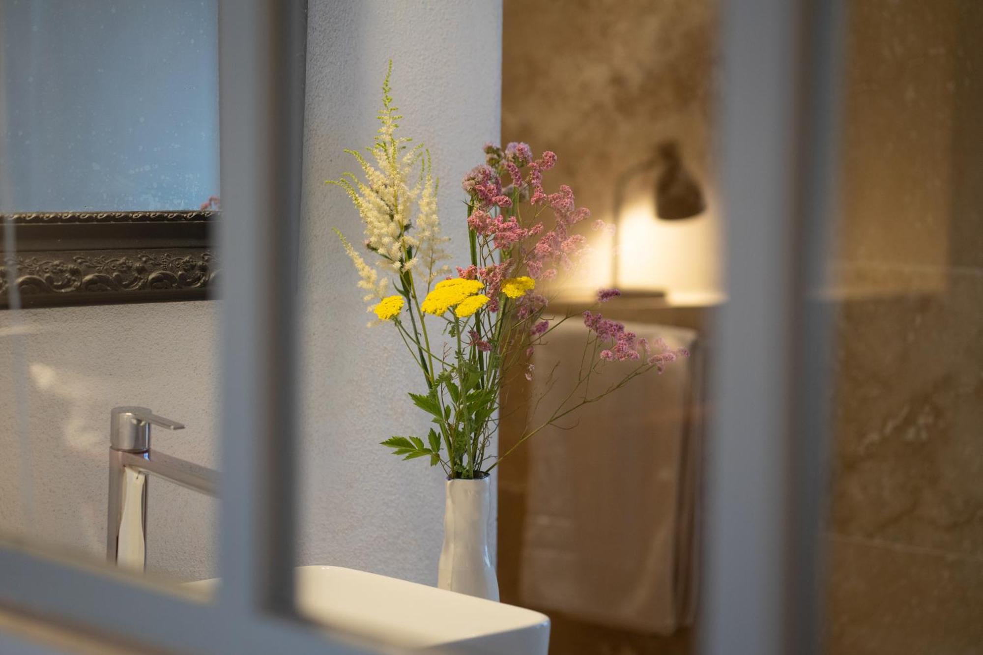 Les Canisses, Magnifique Appartement Avec Terrasse Au Coeur D'于泽斯 外观 照片
